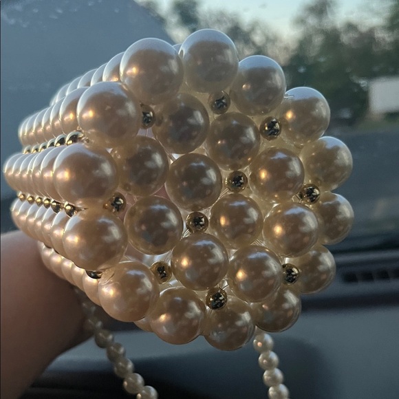 Elegant Pearl Beaded Handbag - Picture 3 of 6